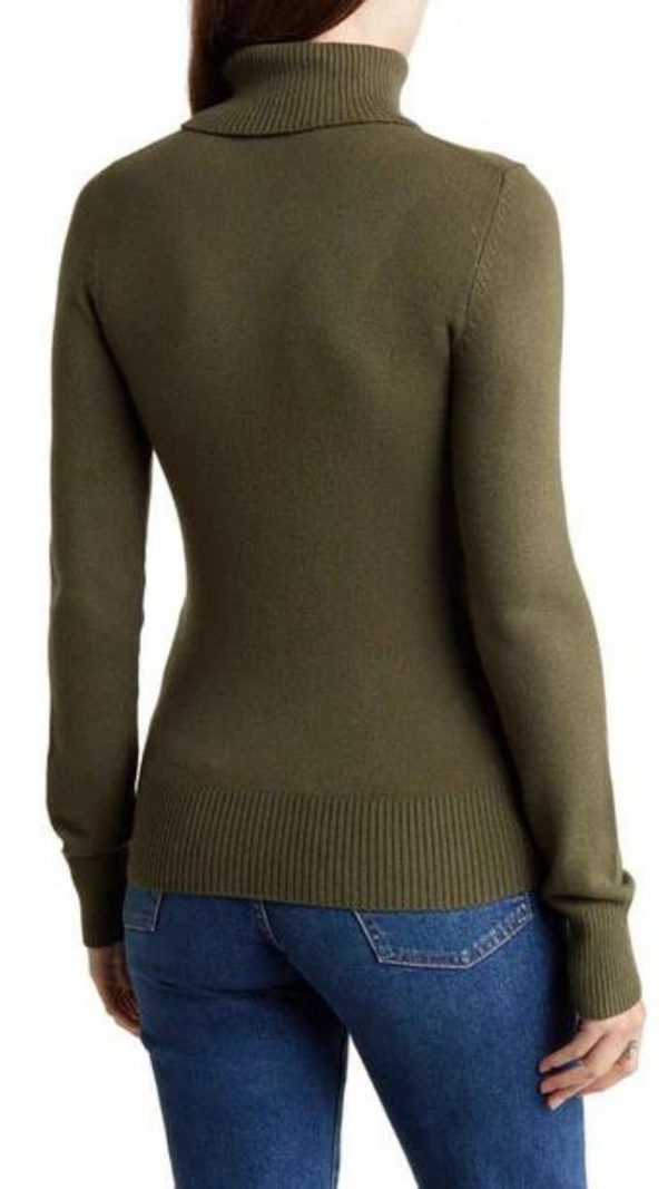 FITTED TURTLENECK SWEATER IN OLIVE NIGHT